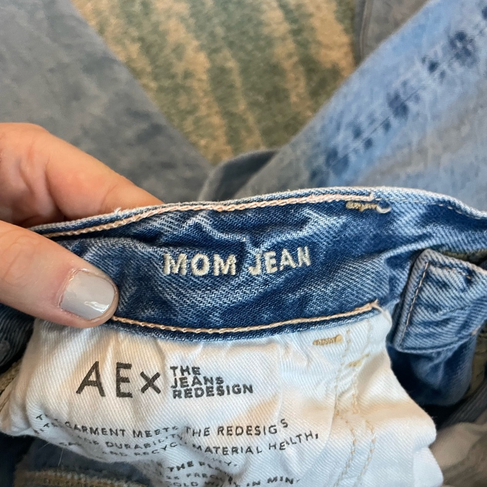 American Eagle Mom Jeans size 0 short